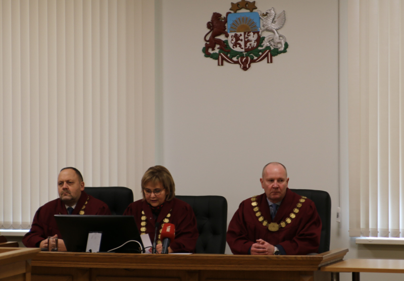 Attēlā attēloti tiesas tiesneši