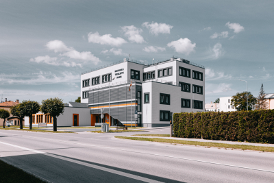 Attēlā redzama tiesas ēka Madonā