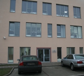 Attēlā attēlota administratīvā rajona tiesa Jelgavas tiesu nams