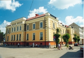 Attēlā redzama Cēsu rajona tiesas ēka