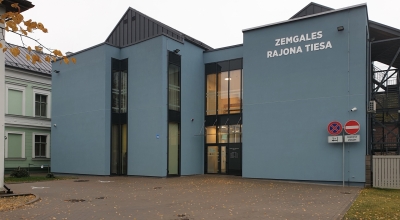 Attēlā attēlota Zemgales rajona tiesa (Tukumā)