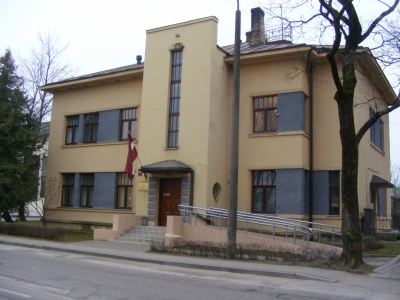 Attēlā attēlota Vidzemes rajona tiesa (Limbažos)