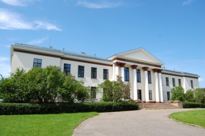 Attēolā attēlota Vidzemes apgabaltiesas ēka